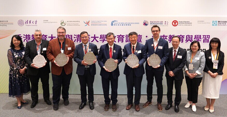 Professor John Lee Chi-Kin( 5th from left) presents souvenir to the guests