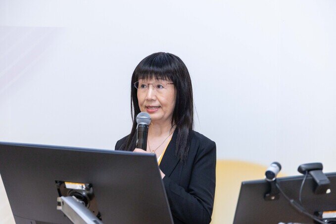 Co-chair of the forum, Professor Song Yanjie from the Department of Mathematics and Information Technology at EdUHK, delivers a speech