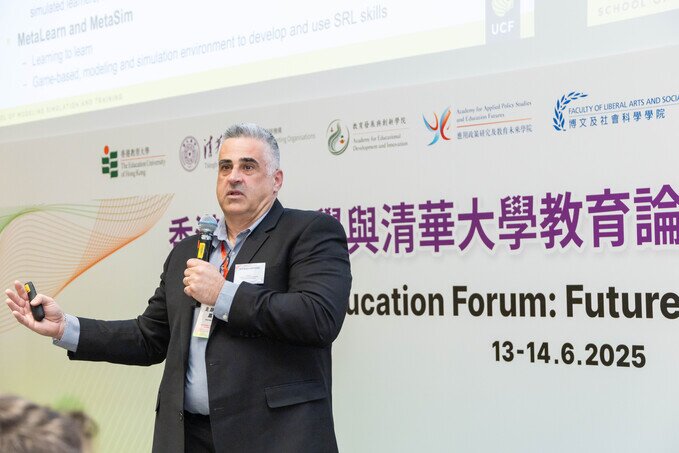 Professor Roger Azevedo, Professor at the Institute for Simulation and Training, University of Central Florida, delivers a keynote speech