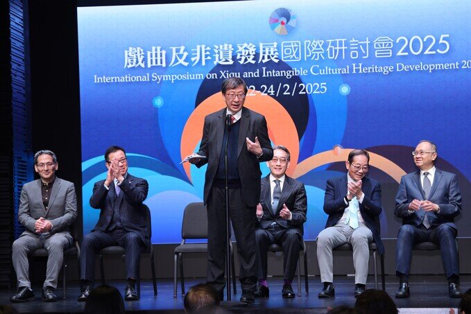 香港教育大学校长李子建教授于开幕礼上致欢迎辞